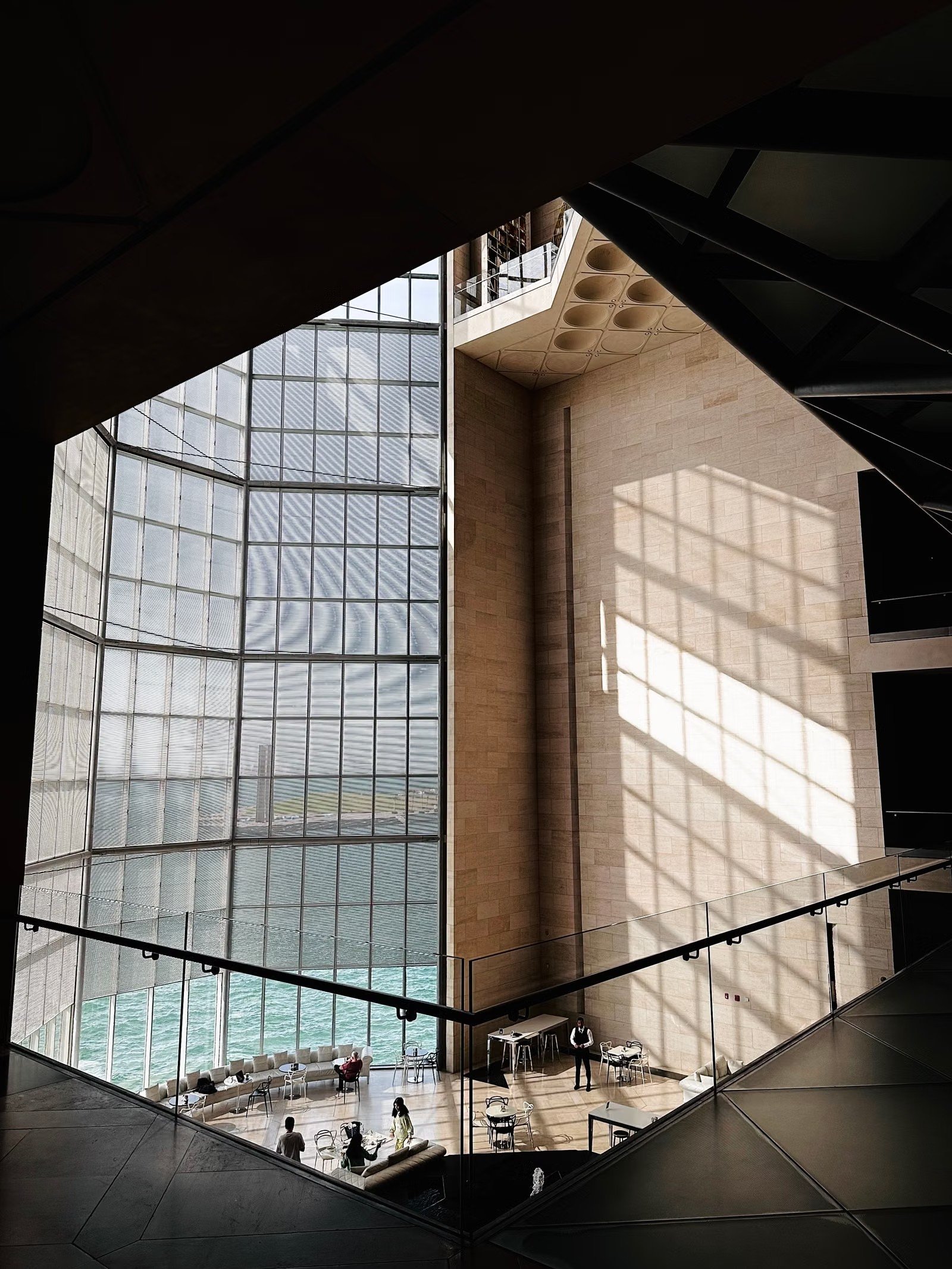 Symmetrical modern interior in Doha